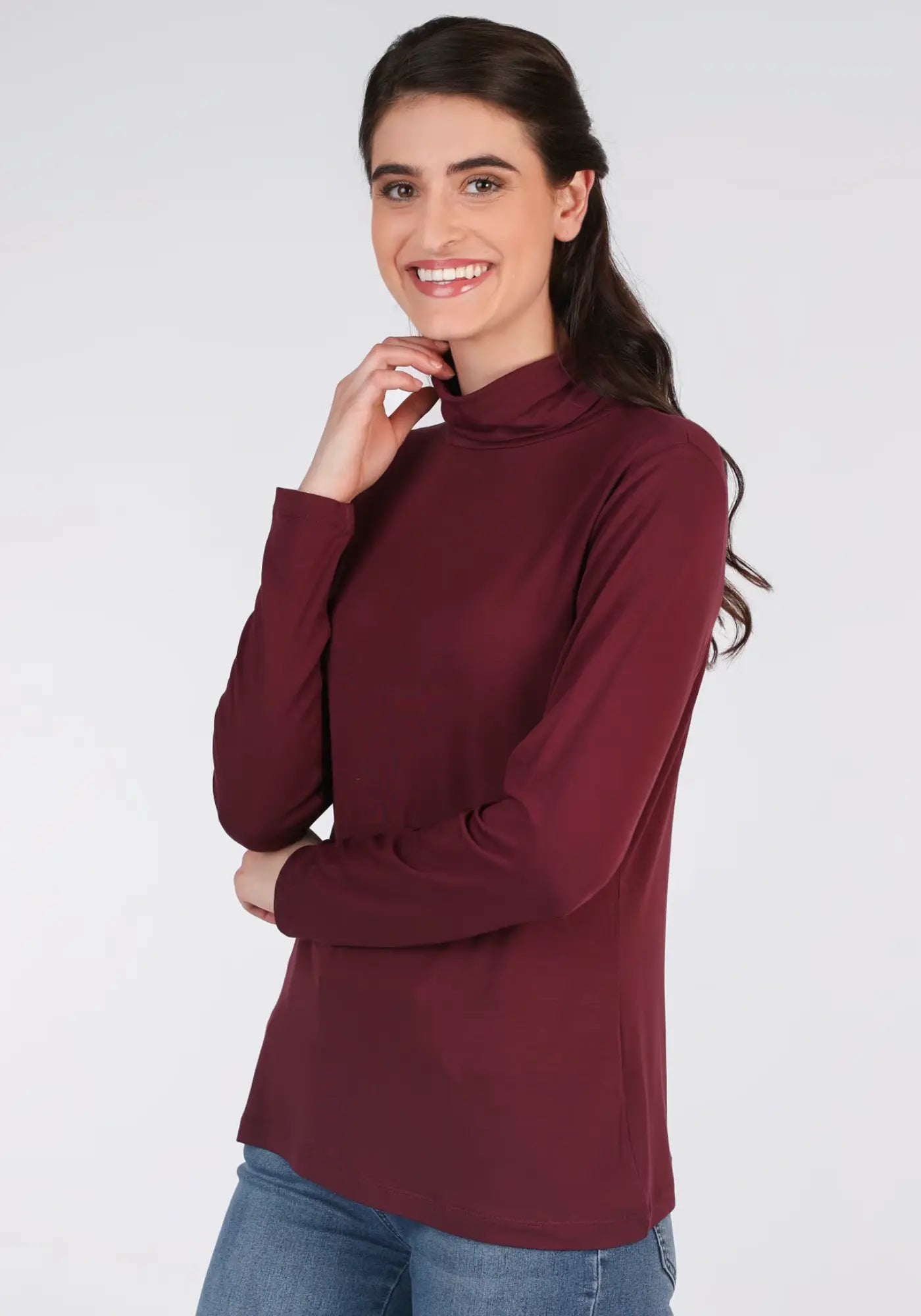 Mit dem Adaa Rollkragenshirt in Rot erhältst du ein vielseitiges und bequemes Basic-Teil. Der weiche Stoff sorgt für höchsten Tragekomfort, ideal für jeden Tag.