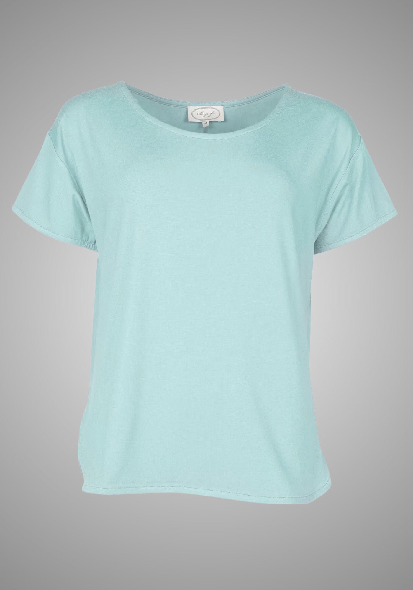 Freigestellte Ansicht des T-Shirts "Betzi" in Turquoise, die die hochwertige Verarbeitung und den lockeren Schnitt klar zur Geltung bringt.