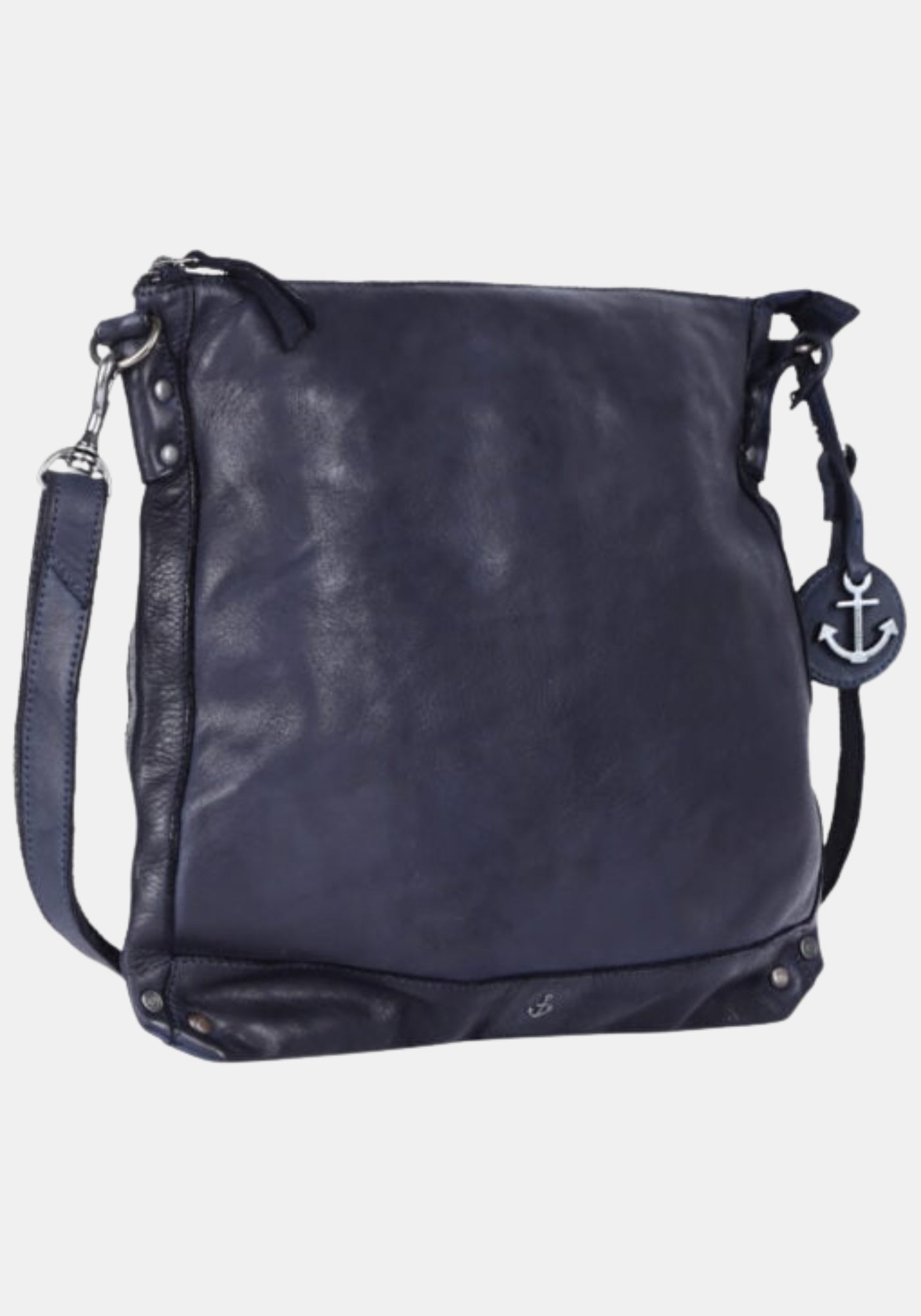 Schrägansicht Schultertasche Vera Harbour 2nd aus gewaschenem Rindleder – midnight navy mit weichem Griff | Perspektive