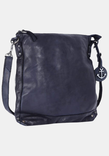 Schrägansicht Schultertasche Vera Harbour 2nd aus gewaschenem Rindleder – midnight navy mit weichem Griff | Perspektive