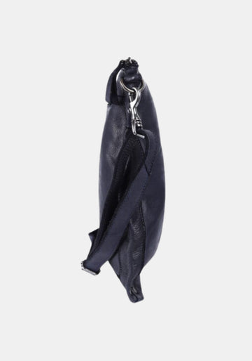 Seitenprofil Schultertasche Vera Harbour 2nd aus gewaschenem Rindleder – midnight navy mit längenverstellbarem Schulterriemen | Profil